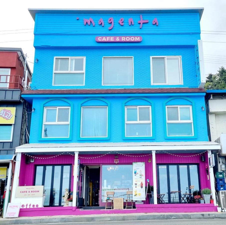 Magenta *